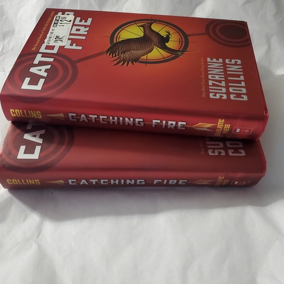 : 2 catching fire hunger games books by Suzanne Collins hard cover book club - Picture 4 of 9